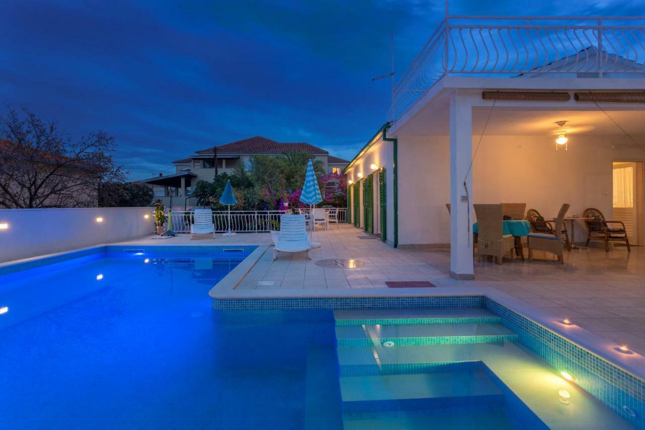 Villa Aras Wind Rose Supetar Exterior foto