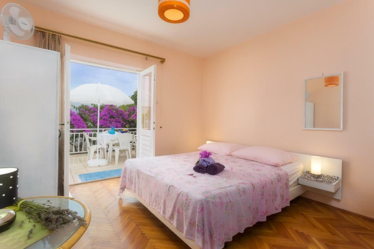 Villa Aras Wind Rose Supetar Exterior foto