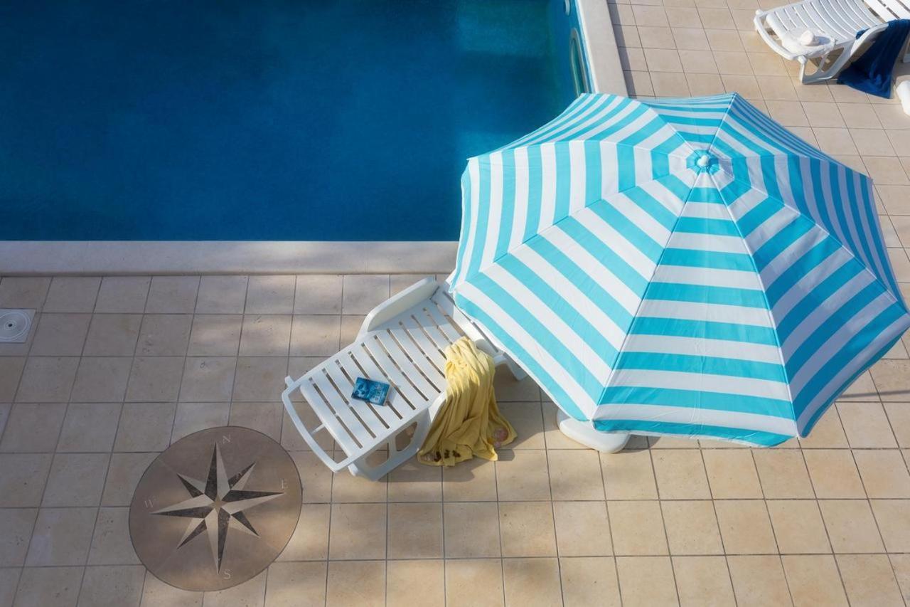 Villa Aras Wind Rose Supetar Exterior foto